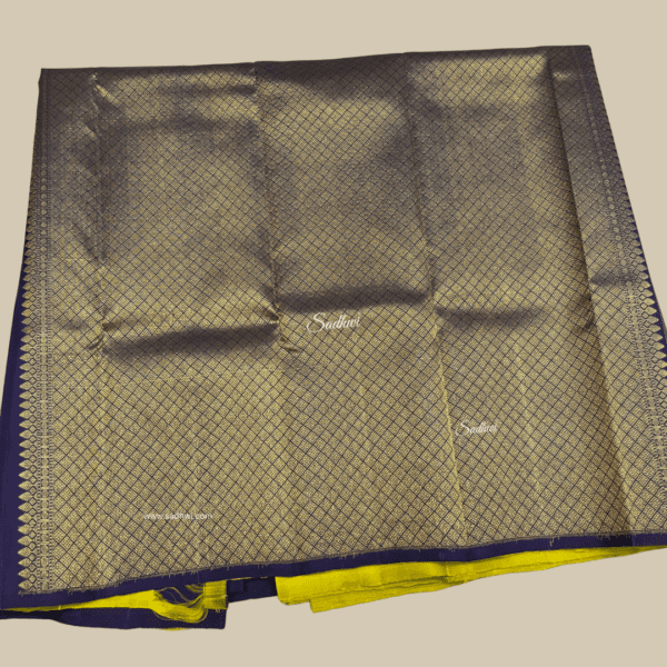 Light Green with Royal Blue Borderless Pure Kanchipuram Silk Saree - Image 3